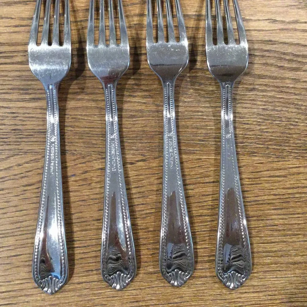 Brand: Lenox Pattern: Tudor Bead / Augusta Material: 18/10 Stainless steel